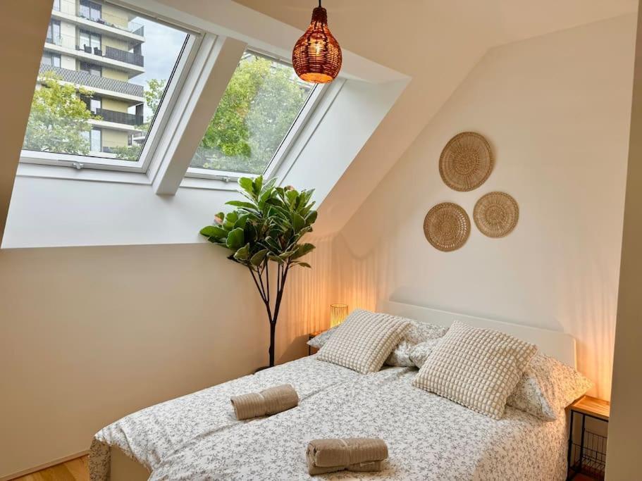 Rooftop Apartment With Balcony & Free Parking Вена Экстерьер фото