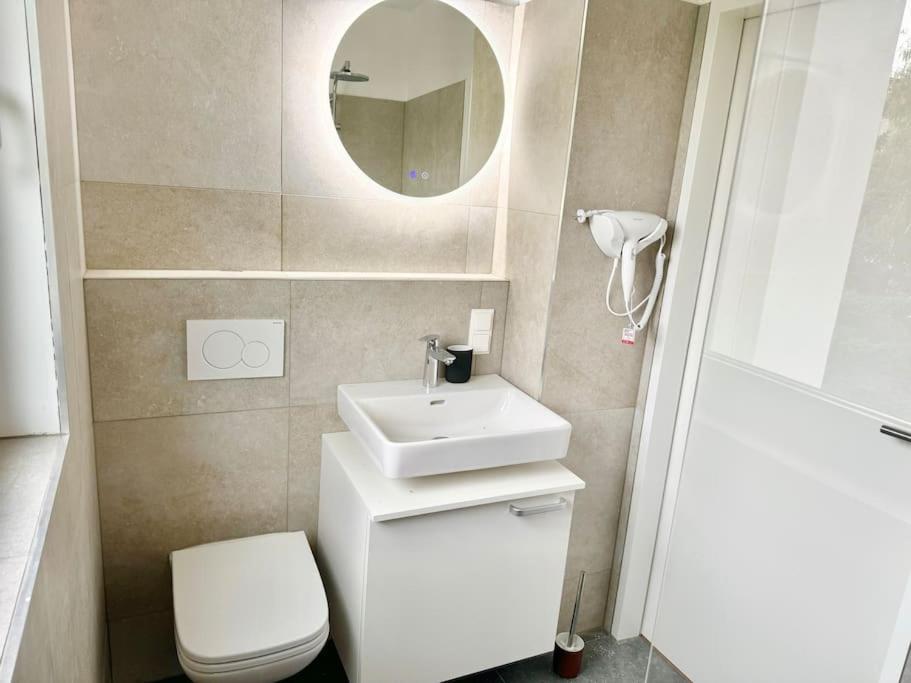 Rooftop Apartment With Balcony & Free Parking Вена Экстерьер фото